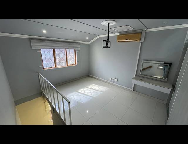 1 BEDROOM APARTMENT FOR SALE IN ESSENWOOD